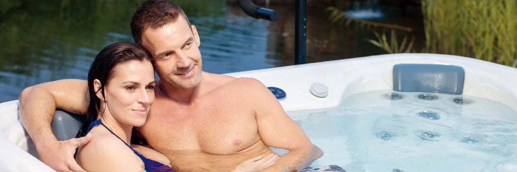 Paar im Whirlpool in Sanderau
